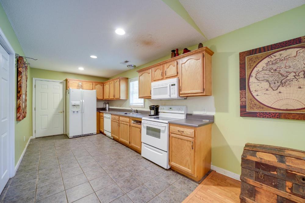 Candler Home with Large Deck Hike, Bike and Unwind!